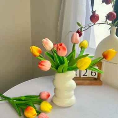 Combo 5-7-9 bông Tulip cao su non + bình xoắn ốc nhựa - Trang trí nhà cửa, hoa lụa Thanh Tú, giảm còn 60.000₫