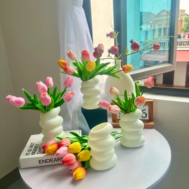 Combo 5-7-9 bông Tulip cao su non + bình xoắn ốc nhựa - Trang trí nhà cửa, hoa lụa Thanh Tú, giảm còn 60.000₫