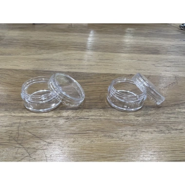 COMBO 50 Hũ Nhựa Chiết Kem 5gr Tròn Thân Trong Nắp Trong Suất Giá chỉ 120.000₫