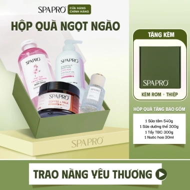 Combo Hộp Quà Tết Spapro 4 sản phẩm: Dầu gội 500ml, Sữa tắm 500ml, Tẩy TBC Body 300g, Nước hoa 30ml - Giá chỉ 275.000đ Combo Hộp Quà Tết Spapro 4 sản phẩm: Dầu gội 500ml, Sữa tắm 500ml, Tẩy TBC Body 300g, Nước hoa 30ml - Giá chỉ 275.000đ