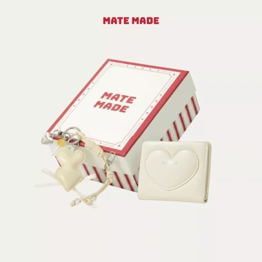 Combo Quà Christmas MATE MADE Gift Box: Ví da + Charm + Sticker, Giá 419k 3