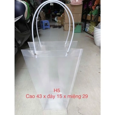 Combo Sỉ Túi Gói Hoa Trong Suốt Quai Xách Size H4-H5-H6 - Tặng Thiệp 161.700₫ 3 Combo Sỉ Túi Gói Hoa Trong Suốt Quai Xách Size H4-H5-H6 - Tặng Thiệp 161.700₫ 3