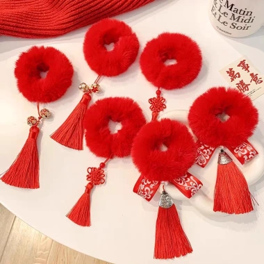 Cột tóc bông xù tròn đỏ gắn chuông, thỏ, tua rua, nơ - Set 2 chiếc PK251 giảm giá 38.5k cho Tết Năm Mới
