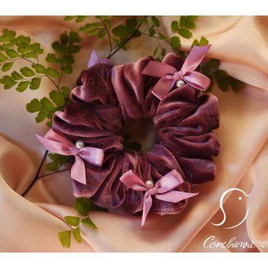 Cột tóc nhung mềm mịn có nơ bảo vệ tóc - Scrunchies giá 32.000, giữ nếp lâu