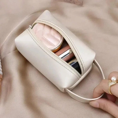 COVERGIRL Túi Đựng Mỹ Phẩm Da PU Cầm Tay, Khóa Kéo An Toàn, Giá 51.700 VND