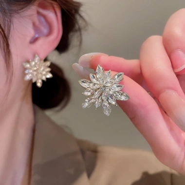 Đá sịn khuyên tai Tuyết to sang chảnh KT366 - Giá ưu đãi 44.999đ, tinh tế 2