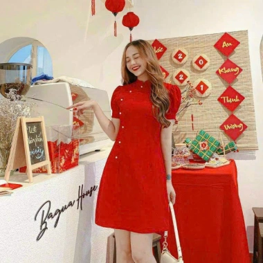 Đầm dự tiệc Tết nữ cotton lạnh cổ tàu tay ngắn, đính cườm, dáng chữ A midi - 130k