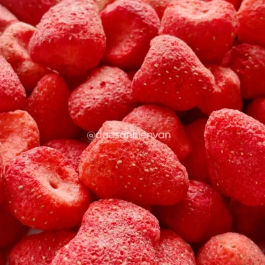 Dâu tây sấy giòn 300g – Ăn vặt thơm ngon, không đường, giòn rụm, còn 65.000đ