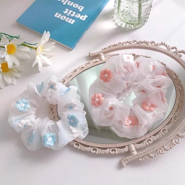 Dây Buộc Tóc Scrunchies Thêu Hoa Cúc Nổi Cho Bé Gái - Thời Trang Trẻ Em, Chất Liệu Mềm Mại, Giá 14.550 VND Giảm Sốc