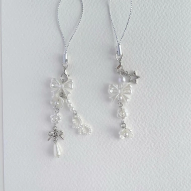 Dây treo móc khóa điện thoại mix hoa và charm nơ giảm giá 20k siêu xinh 2