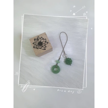 Dây treo trang trí điện thoại cỏ bốn lá – May mắn, phong cách, chỉ 35.000đ