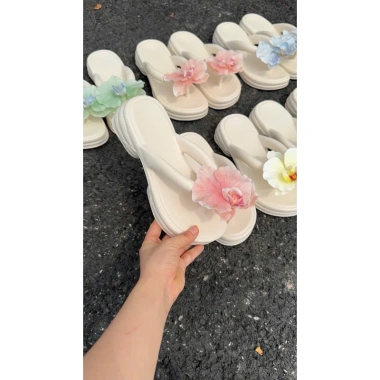 Đế cao 4cm Dép xỏ ngón hoa lan cánh xoăn siêu xinh, đi biển hot 2.025 115k