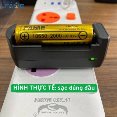 Đế sạc 101A cho pin Li-ion 18.650 - Đèn báo xanh đỏ, lộn đầu vẫn sạc, 35.000 VND