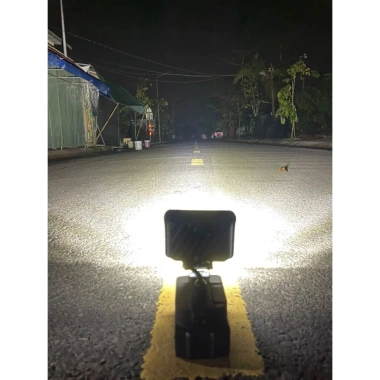 Đèn LED sạc - Đèn làm việc, chiếu sáng khẩn cấp, sạc điện, pin dự phòng 3A 4 Đèn LED sạc - Đèn làm việc, chiếu sáng khẩn cấp, sạc điện, pin dự phòng 3A 4