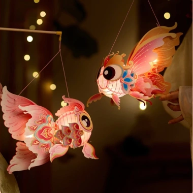Đèn lồng Trung Thu cá chép - Lồng đèn treo handmade trang trí lễ hội, đám cưới, quà tặng 2.025 giá 3.800₫ 7 Đèn lồng Trung Thu cá chép - Lồng đèn treo handmade trang trí lễ hội, đám cưới, quà tặng 2.025 giá 3.800₫ 7