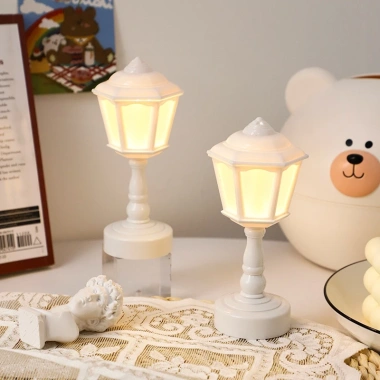 Đèn ngủ bàn mini trắng phong cách Bắc Âu – ánh sáng nhẹ, hiện đại, giá 48.400₫ 8