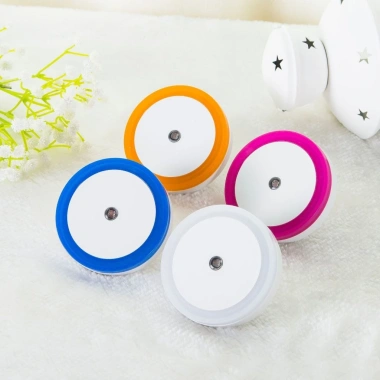 Đèn ngủ cảm ứng thông minh, cảm biến ánh sáng tự động tắt mở, giá ưu đãi 14.998 VND cho phòng ngủ và cầu thang