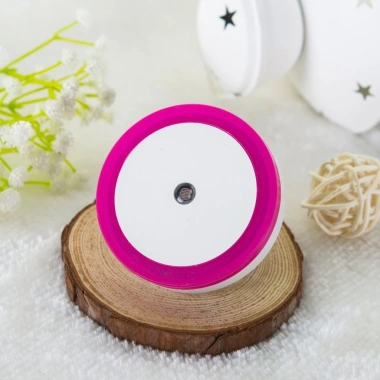 Đèn ngủ cảm ứng thông minh, cảm biến ánh sáng tự động tắt mở, giá ưu đãi 14.998 VND cho phòng ngủ và cầu thang