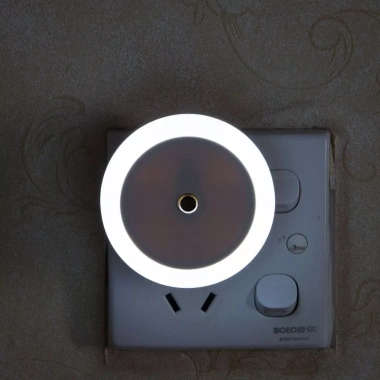 Đèn ngủ cảm ứng thông minh, cảm biến ánh sáng tự động tắt mở, giá ưu đãi 14.998 VND cho phòng ngủ và cầu thang