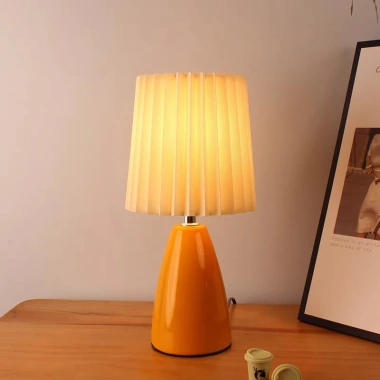 Đèn ngủ để bàn thân sứ ánh vàng sang trọng, thiết kế xếp li - chỉ 190.000 VND