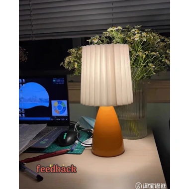 Đèn ngủ để bàn thân sứ ánh vàng sang trọng, thiết kế xếp li - chỉ 190.000 VND