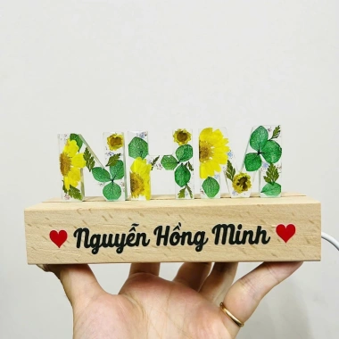 Đèn ngủ hoa khô chữ theo tên - Quà tặng ý nghĩa cho phụ nữ, giảm còn 225.000đ