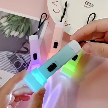 Đèn pin mini cho bé 9,5cm - Set đồ chơi sáng mạnh, an toàn, giá 7.999đ 2