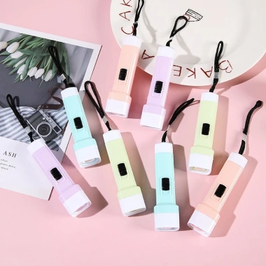 Đèn pin mini cho bé 9,5cm - Set đồ chơi sáng mạnh, an toàn, giá 7.999đ 3