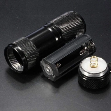 Đèn soi tiền giả UV 9 bóng, kiểm tra giấy tờ, cà vẹt, bằng lái, vé số, sấy keo, tặng 3 pin – giá chỉ 37.999đ