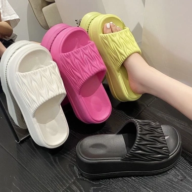 Dép Bánh Mì Đế cao 6,5 cm Êm chân, phối cùng đồ cực xinh - Giá chỉ 62.000₫