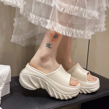 Dép Bánh Mì đế Sóng cao 7cm - Quai ngang đúc liền EVA, đế xuồng, giá 85.000₫