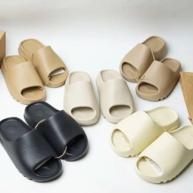 Dép bánh mì Yezzy dễ phối - Giá chỉ 150.000đ, giảm còn 150k, phong cách hàng ngày