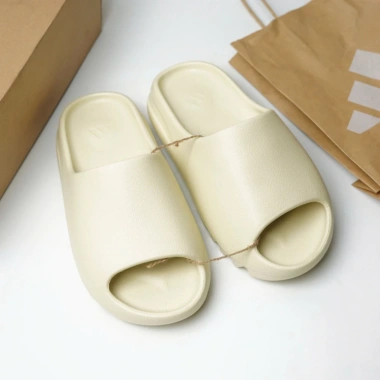 Dép bánh mì Yezzy dễ phối - Giá chỉ 150.000đ, giảm còn 150k, phong cách hàng ngày