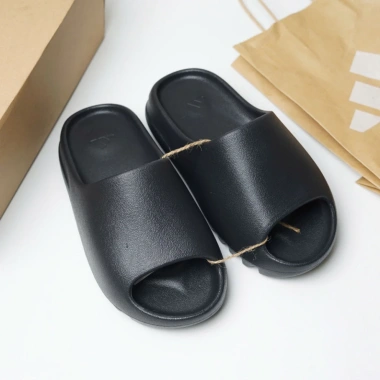 Dép bánh mì Yezzy dễ phối - Giá chỉ 150.000đ, giảm còn 150k, phong cách hàng ngày 9 Dép bánh mì Yezzy dễ phối - Giá chỉ 150.000đ, giảm còn 150k, phong cách hàng ngày 9