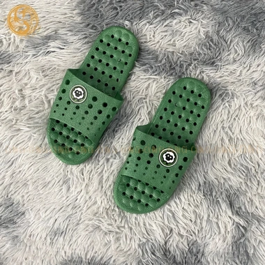 Dép cao su lỗ thủng chống trơn trượt - phù hợp nhà, văn phòng, phòng tắm, giá 23.000đ 4 Dép cao su lỗ thủng chống trơn trượt - phù hợp nhà, văn phòng, phòng tắm, giá 23.000đ 4