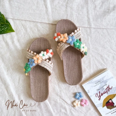 Dép cói độc quyền Hoa Len Tua Rua – Siêu nhẹ, bền, thích du lịch biển, dùng trong nhà, 160.000₫ 5 Dép cói độc quyền Hoa Len Tua Rua – Siêu nhẹ, bền, thích du lịch biển, dùng trong nhà, 160.000₫ 5