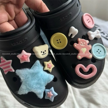 Dép Crocs Classic MEOXINHSTUDIO Gắn Charm Ngôi Sao Xanh Sắc Màu Cute Đẹp 365k 4 Dép Crocs Classic MEOXINHSTUDIO Gắn Charm Ngôi Sao Xanh Sắc Màu Cute Đẹp 365k 4