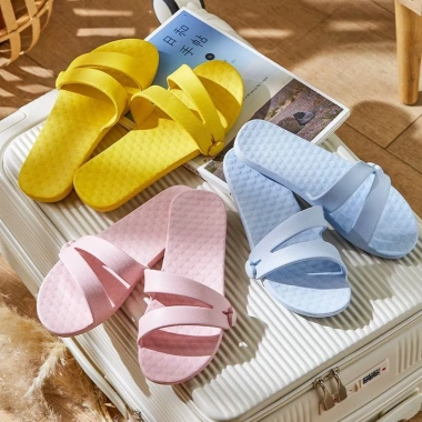 Dép Đi Biển Nữ Gấp Gọn Nhẹ Chống Trượt 2.023 - Siêu Nhẹ, Độ Bám Cao, Giá Tốt