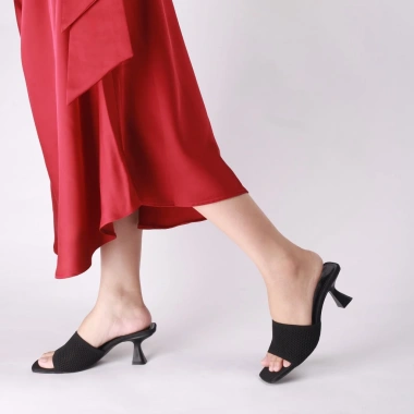 Dép guốc cao CORI I CR10.261 đen mũi vuông, gót quai ngang, bản nhỏ, thời trang Tết 2.026 - chỉ 310.000₫
