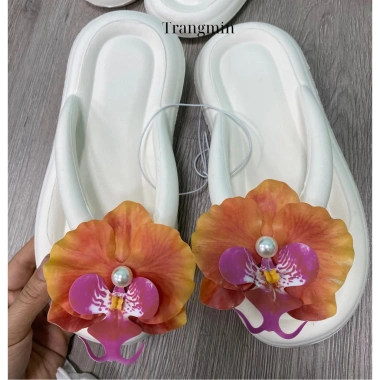 Dép kẹp hoa Lan hồ điệp cao cấp gợn sóng, đế dày 2cm chống trơn trượt, phù hợp đi chơi du lịch, 84.000 VND 10 Dép kẹp hoa Lan hồ điệp cao cấp gợn sóng, đế dày 2cm chống trơn trượt, phù hợp đi chơi du lịch, 84.000 VND 10