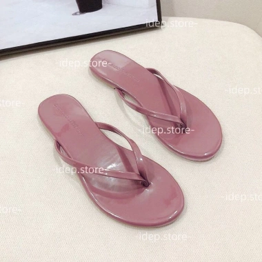 Dép kẹp xỏ ngón quai mảnh, mũi tròn, màu trơn, chống trượt đi biển - 45.000₫ 10 Dép kẹp xỏ ngón quai mảnh, mũi tròn, màu trơn, chống trượt đi biển - 45.000₫ 10