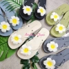 Dép kẹp xỏ ngón quai trong đính hoa sứ đi biển mùa hè - Nhiều màu sắc dễ thương, chỉ 26.000₫ 4
