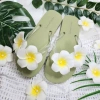 Dép kẹp xỏ ngón quai trong đính hoa sứ đi biển mùa hè - Nhiều màu sắc dễ thương, chỉ 26.000₫ 5