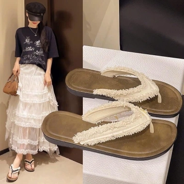 Dép kẹp xỏ ngón tua rua đi biển thời trang nữ - chất đúc hottrend, giảm giá 60.555 VND