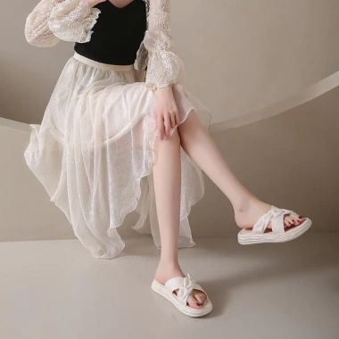 Dép Lê Chéo Nữ 2.023 Cao Cấp – Tiểu Thư Bánh Bèo, Đế Tăng Chiều Cao, Đẹp Cute Giá 75.000₫ 2