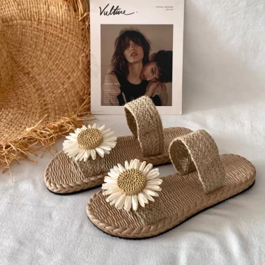 Dép lê cói 2 quai ngang hoa cúc to, siêu nhẹ, chống trơn trượt, phong cách vintage du lịch biển hè retro - Giá 89.570 VND 6