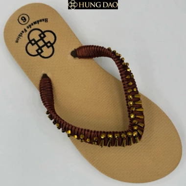 Dép lê nữ Hùng Đào đan chỉ, hột pha lê lấp lánh, đế chống trượt, nhiều màu, size đa dạng 110.000 VND 2 Dép lê nữ Hùng Đào đan chỉ, hột pha lê lấp lánh, đế chống trượt, nhiều màu, size đa dạng 110.000 VND 2