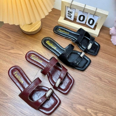 Dép lê nữ mũi vuông khoét lỗ ngang xỏ ngón đá - Đi biển xinh, size L16, chỉ 85.000₫ 4 Dép lê nữ mũi vuông khoét lỗ ngang xỏ ngón đá - Đi biển xinh, size L16, chỉ 85.000₫ 4