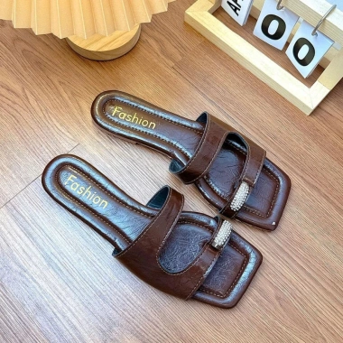 Dép lê nữ mũi vuông khoét lỗ ngang xỏ ngón đá - Đi biển xinh, size L16, chỉ 85.000₫ 6 Dép lê nữ mũi vuông khoét lỗ ngang xỏ ngón đá - Đi biển xinh, size L16, chỉ 85.000₫ 6