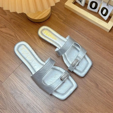 Dép lê nữ mũi vuông khoét lỗ ngang xỏ ngón đá - Đi biển xinh, size L16, chỉ 85.000₫